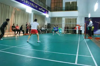 他在场上游