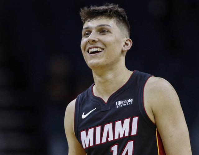 球瞩目的足 球瞩目的足